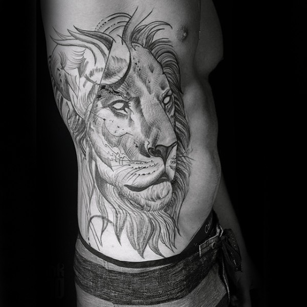Tatuagem do lado do estilo do ponto da cabeça do leão com lua