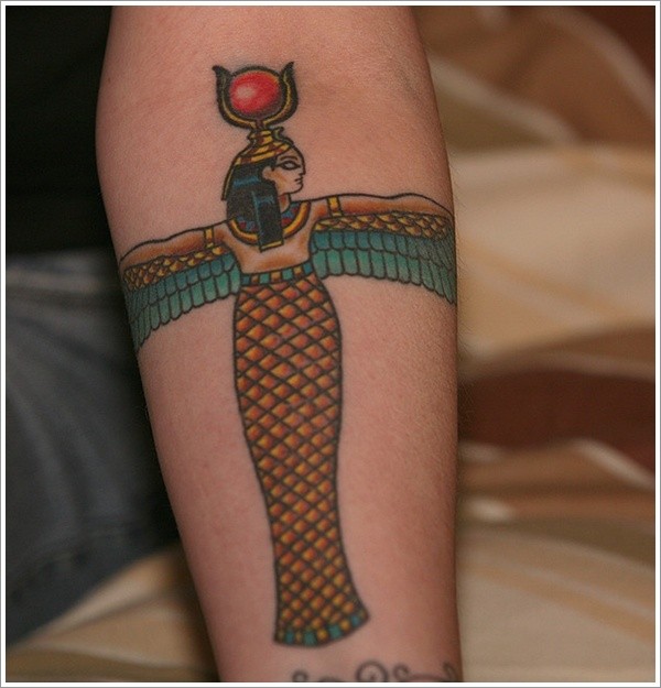 Ägyptische Gottheit Isis mit Flügeln Tattoo