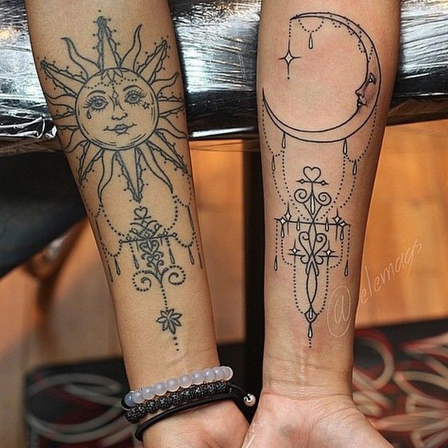 elegante bella luna e sole sulle braccia tatuaggio