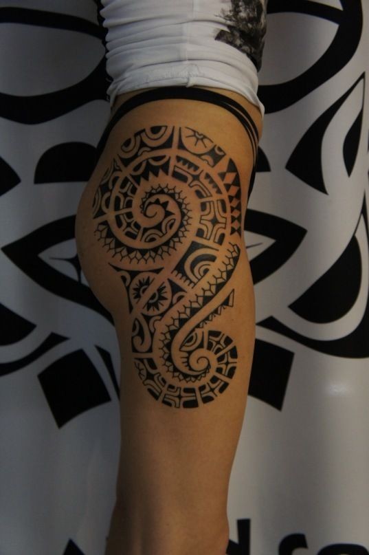 Elegant polynesian tattoo on thigh for girls