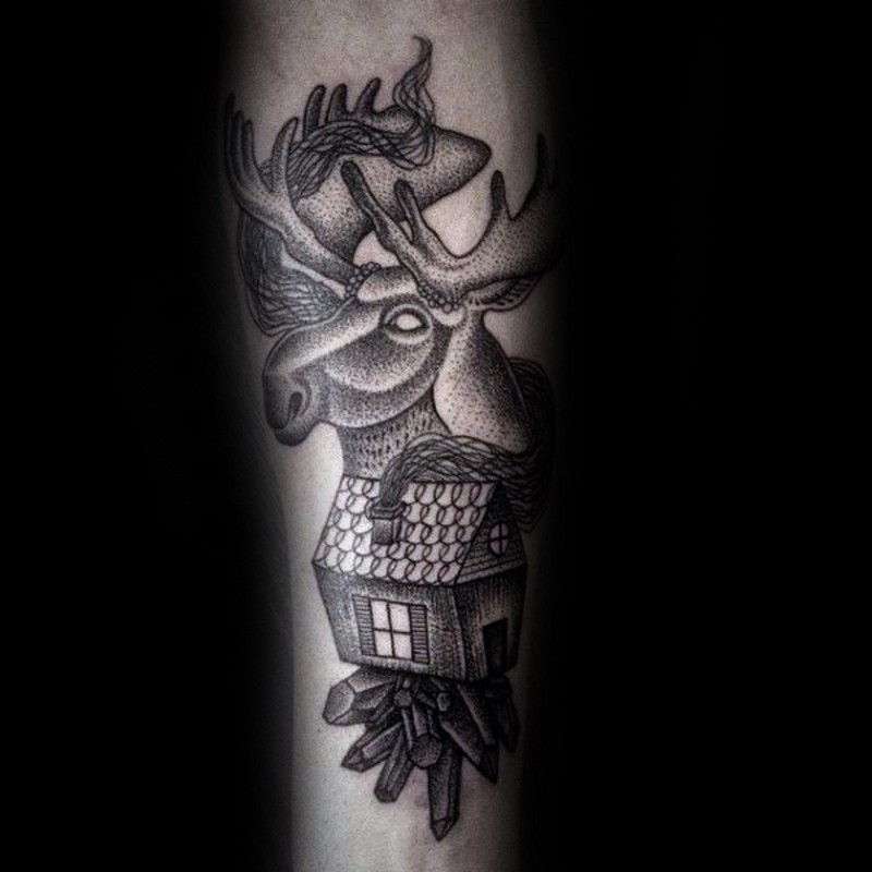 Gravur Stil schwarzes Unterarm Tattoo von Elch mit Landhaus