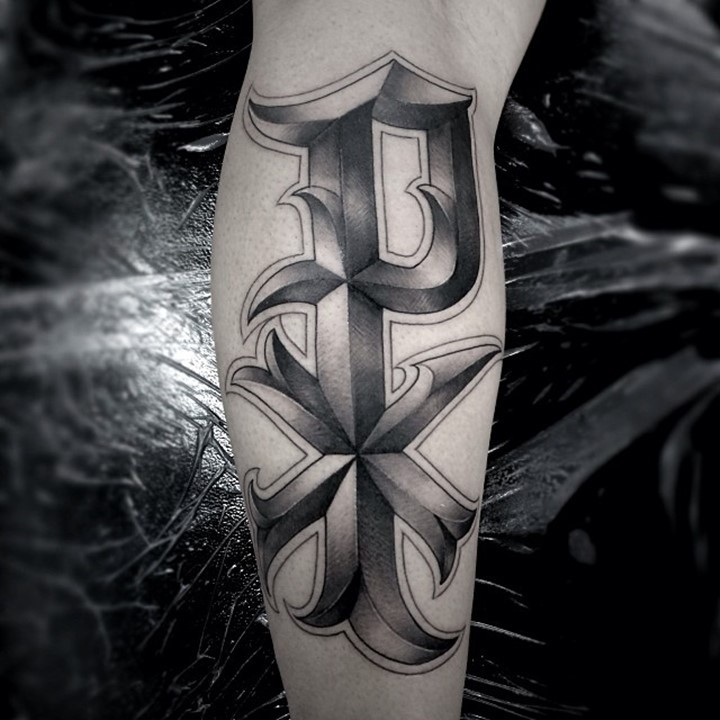 Exklusives Design massives Chi Rho besonderes Symbol religiöses Christus Monogramm Tattoo am Unterarm