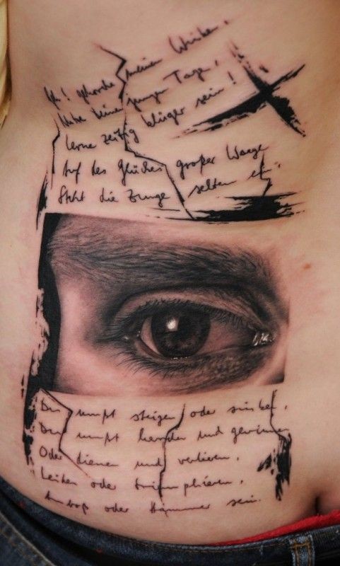 Tatuaggio simpatico sulla schiena l&quotocchio & la scritta
