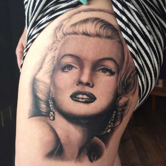 Fantastic black and white 3D natural looking Merlin Monroe portrait tattoo on thigh