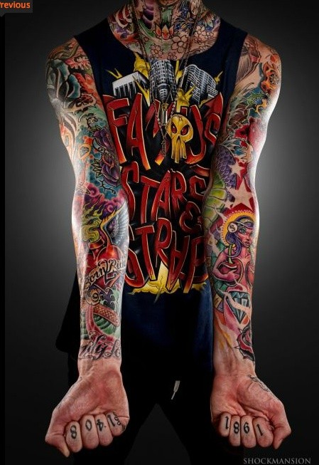 Tatuajes multicolores  en los brazos, 
dibujos diferentes espectaculares