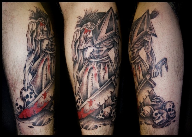 Fantastic very detailed little Pyramidhead with bloody sword and skulls tattoo on leg muscle