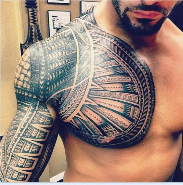 Fantastic very detailed massive black and white Polynesian style tattoo on sleeve and shoulder