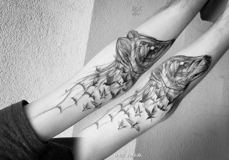 Inchiostro nero stile fantasy dipinto da Inez Janiak tatuaggio di animali con uccelli