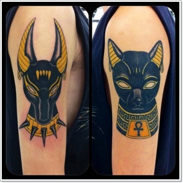 Tatuaje en el brazo,
estatuas egipcias de animales