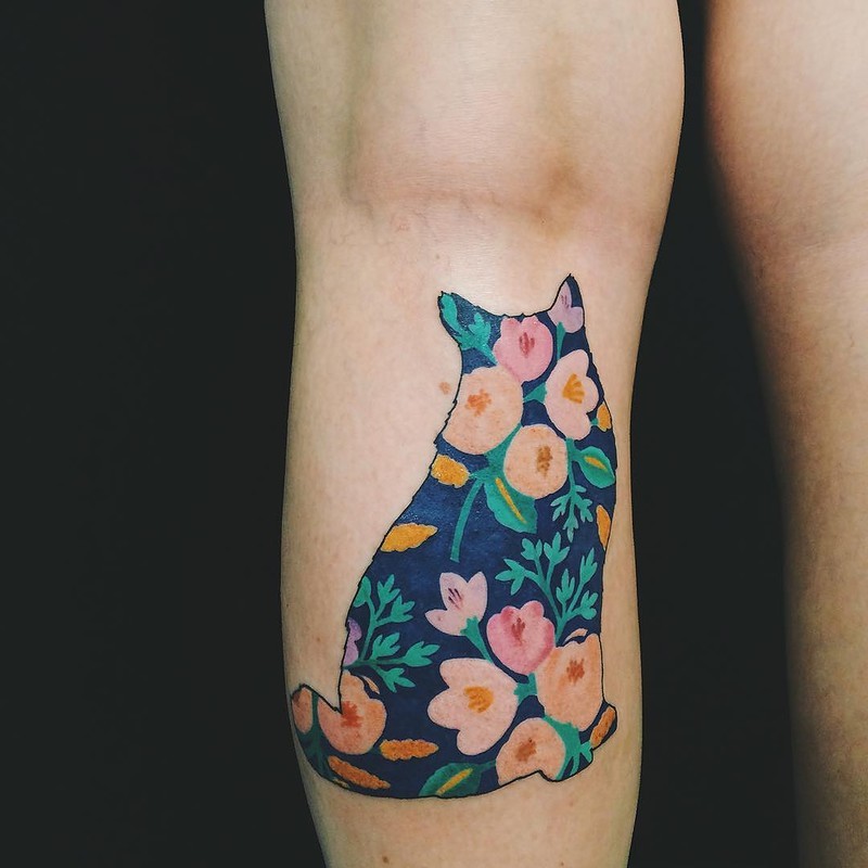 For girls style cat shaped tattoo on leg with flowers
