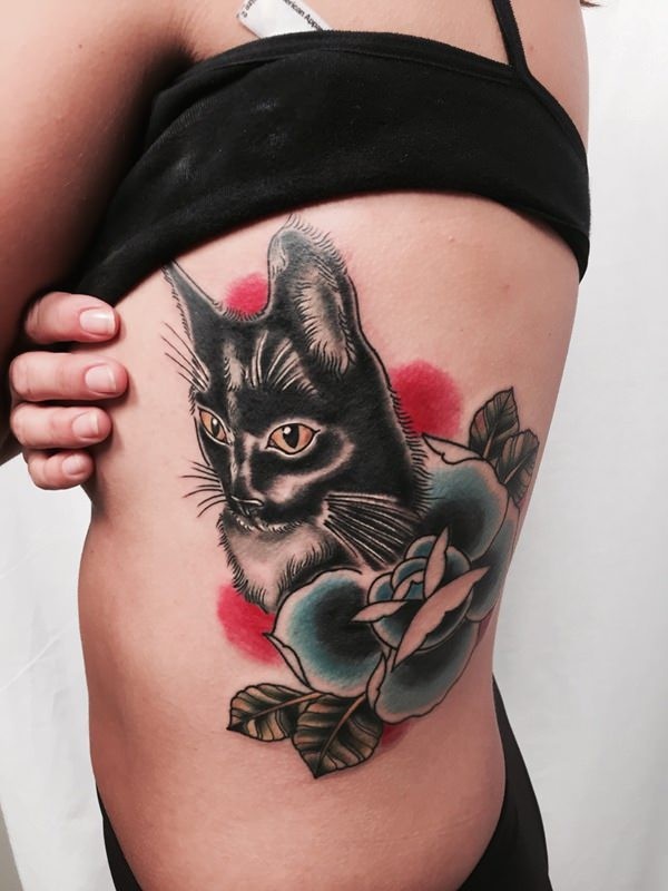 Para meninas estilo tatuagem lado colorido de gato com rosa