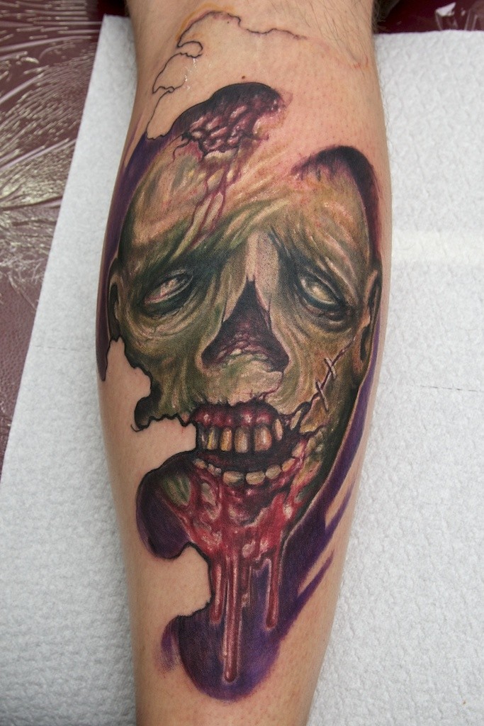 Tatuaje en la pierna, zombi verde