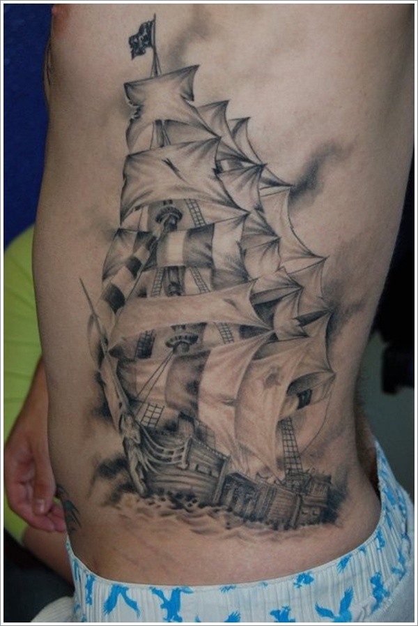 Tatuaggio bellissimo sul fianco la nave a vela