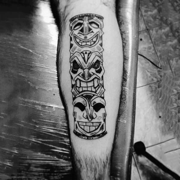 Funny ancient like black and white statue tattoo on leg