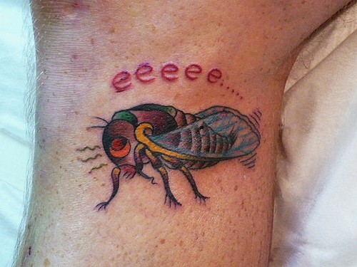 Frohes kleines Insekt Tattoo