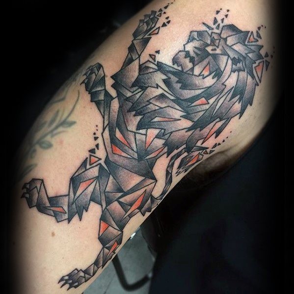 Tatuaggio colorato in stile geometrico della statua del leone