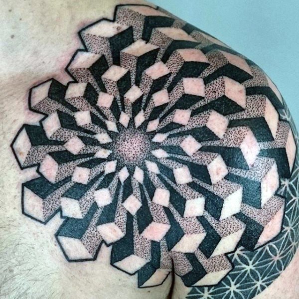 Tatuaggio scapolare di grandi dimensioni in stile geometrico di varie figure