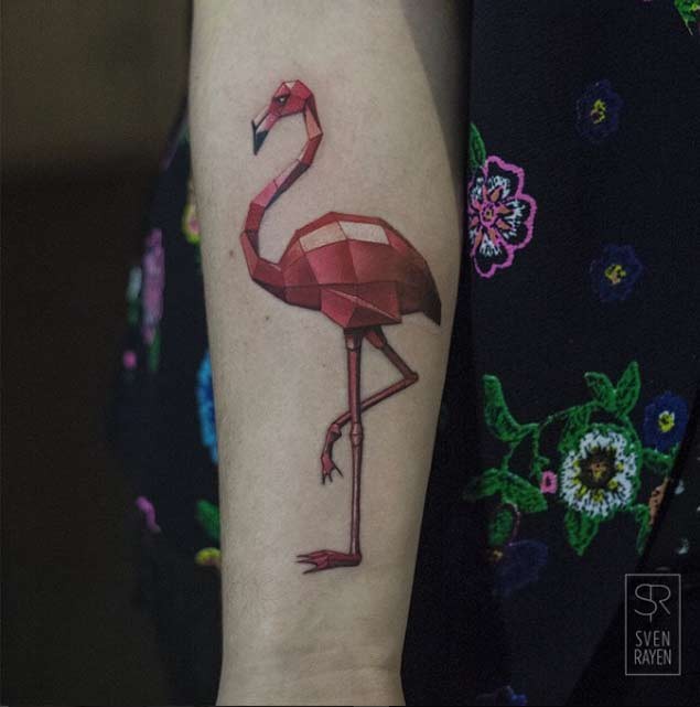 Wunderschönes 3D Stil gefärbtes schönes Unterarm Tattoo mit Flamingo