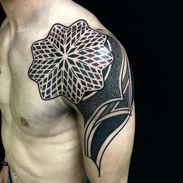 Gorgeous black ink shoulder tattoo of big ornamental flower
