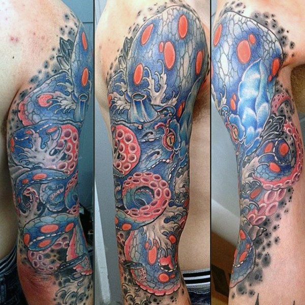 Tatuaje en el brazo, pulpo gigantesco maravilloso de varios colores