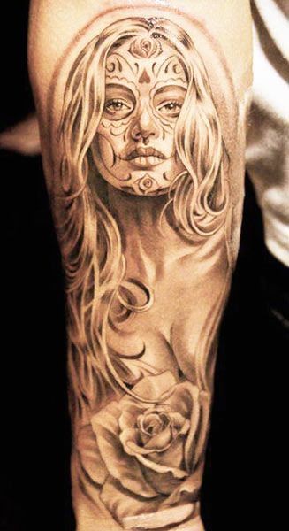 inchiostro grigio bella  ragazza santa morte tatuaggio