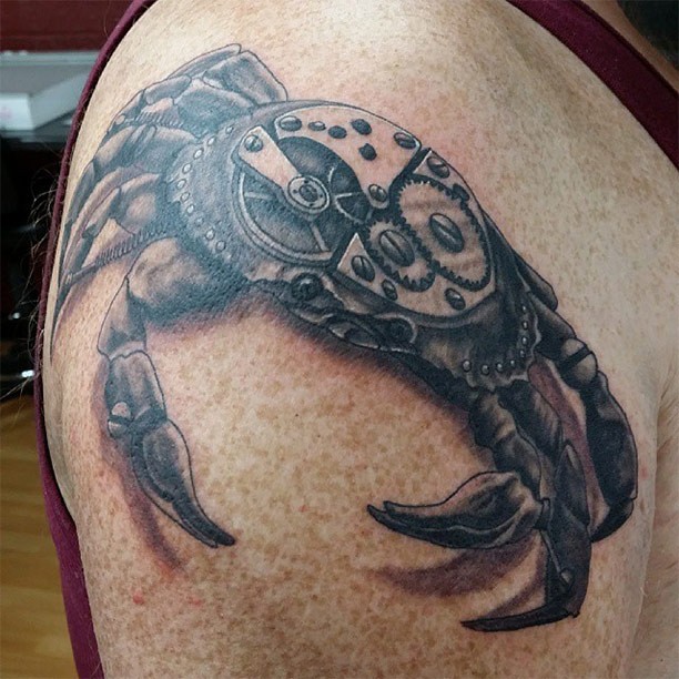 Tatuaje  de cangrejo steampunk gris fantástico