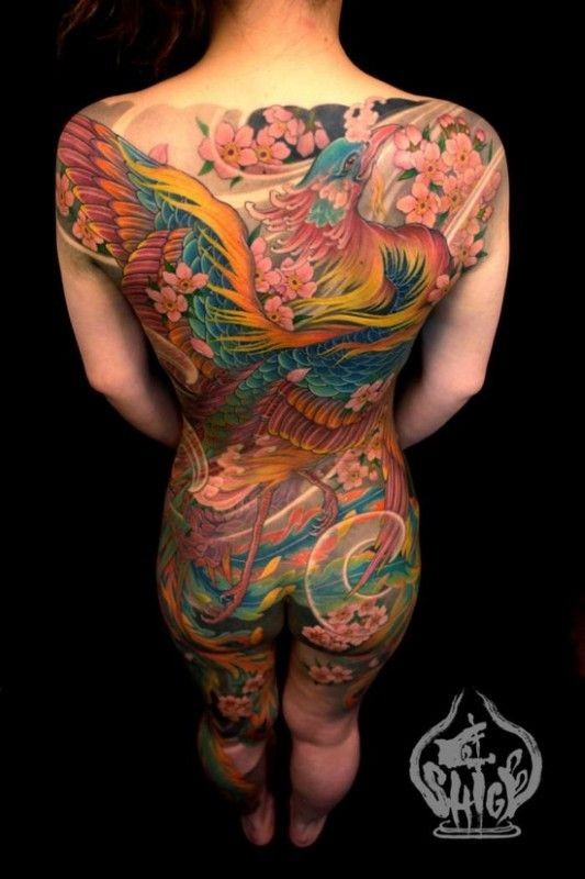 Großer schöner bunter Phönix Tattoo am ganzen Körper von Shige