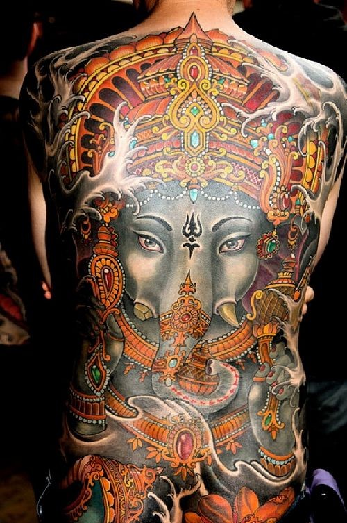 Tatuaje en toda la espalda, diseño grande de ganesha hindú