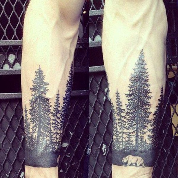 grande disegno bianco e nero foreste con orso bianco tatuaggio su braccio