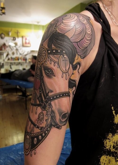 Großartiger Pferdekopf Tattoo am Arm