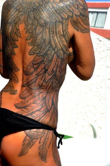 grande dipinto molto dettagliato ali di angelo tatuaggio pieno di schiena