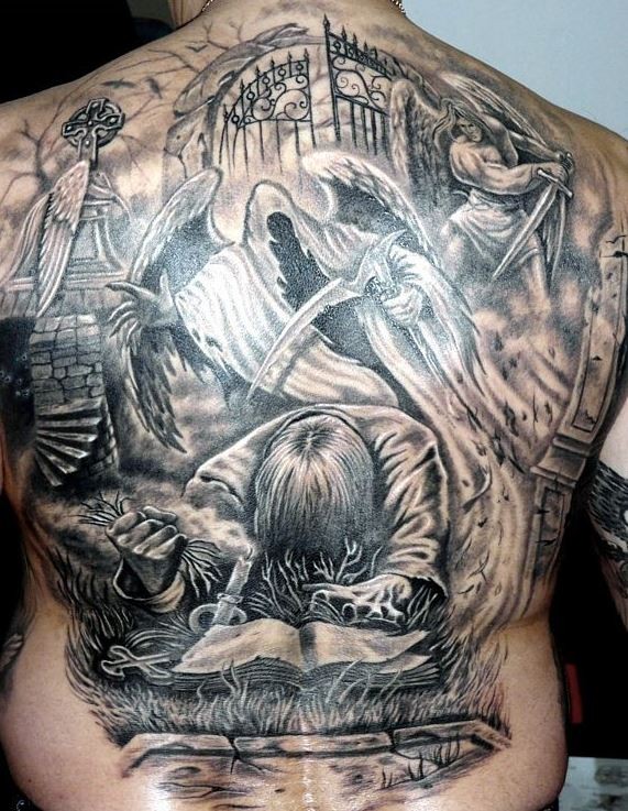 Großes Tattoo mit reuigem Sünder und Sensenmann am ganzen Rücken