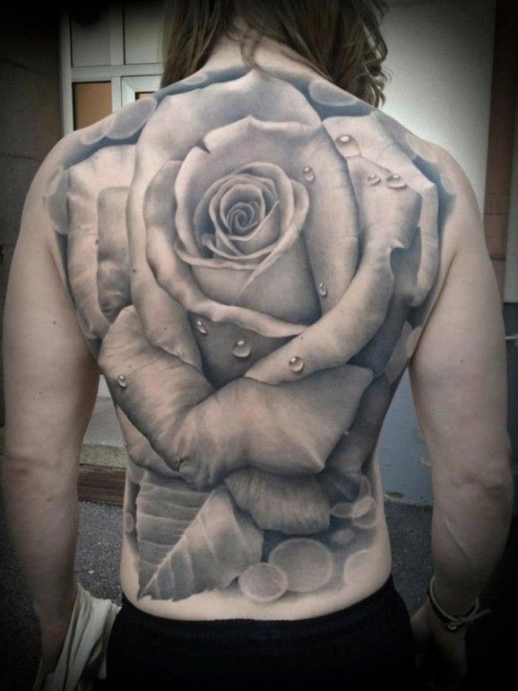 Tolles realistisches Tattoo mit Rose von Malena Backman