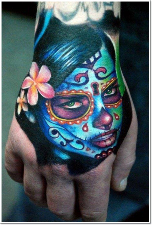 truce santa muerte ragazza tatuaggio su mano