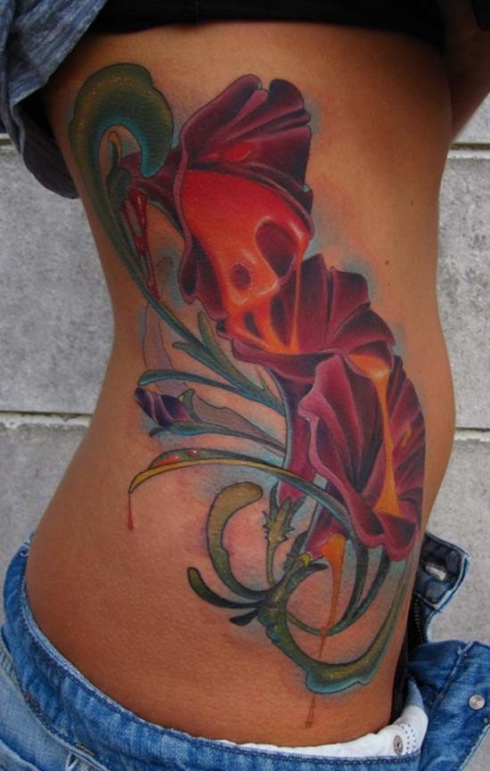 Tatuaggio grande incantevole sul fianco la pianta di  l&quotipomea violacea
