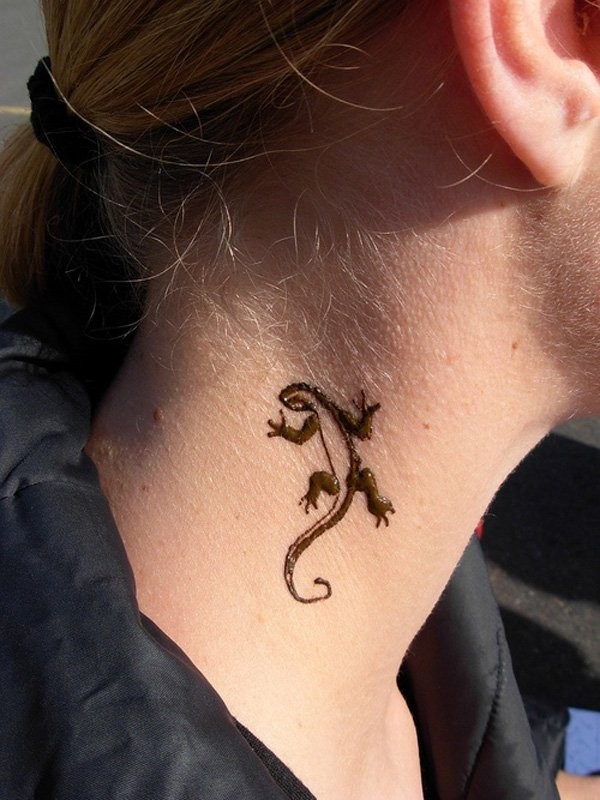 Henna crawling small size lizard tattoo on girl's neck in homemade style