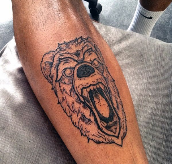 Hausgemachtes schwarzes interessant aussehendes Bein Tattoo mit brüllendem Bären