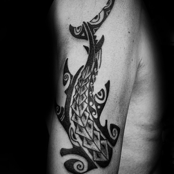 Homemade like black ink shoulder tattoo of Polynesian style shark