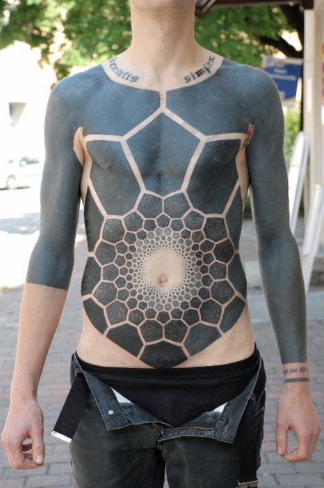 ipnotico stile dipinto massiccio inchiostro nero geometrico tatuaggio pieno di corpo