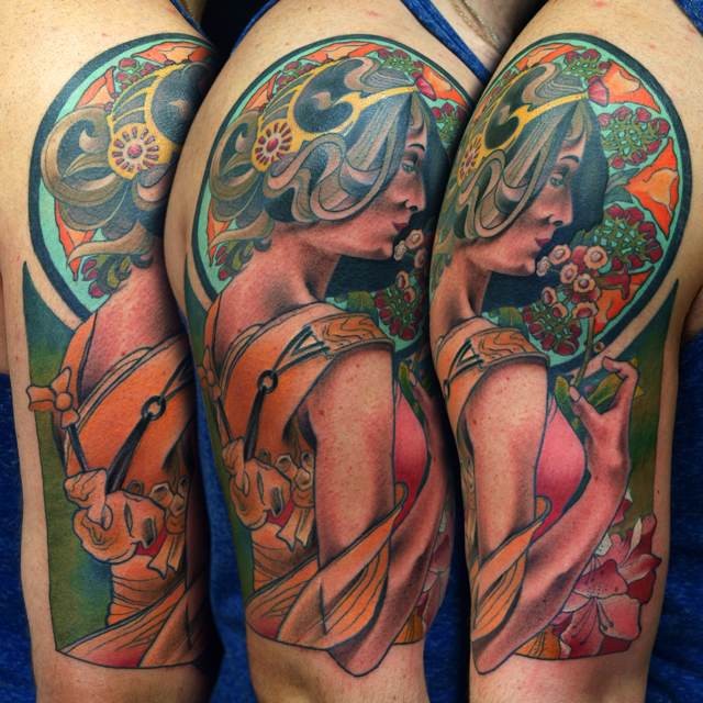 Illustrativer Stil schön aussehendes Schulter Tattoo  von Frau mit Blumen