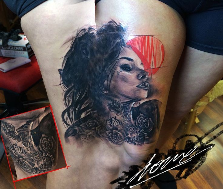 Illustrativstil farbiger Oberschenkel Tattoo der unfassbaren Frau mit Rosen