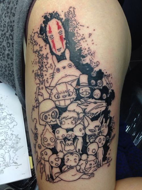 Tatuaje en el brazo, montón de héroes divertidos no pintados de dibujos animados