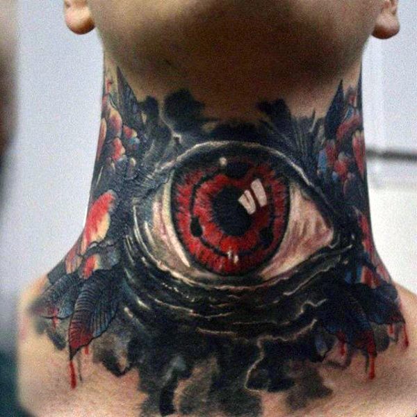 Unglaubliches rot gefärbtes geheimnisvolles Auge Tattoo am Hals mit blutigen Blättern