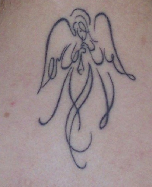 Tatuaje  de ángel fino hermoso