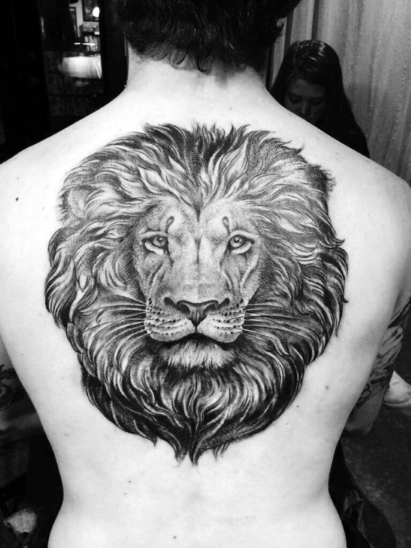 Grande estilo de ponto preto tinta de volta tatuagem de cabeça de leão