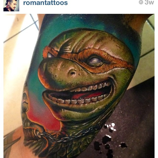 Lifelike colored biceps tattoo of Ninja turtle
