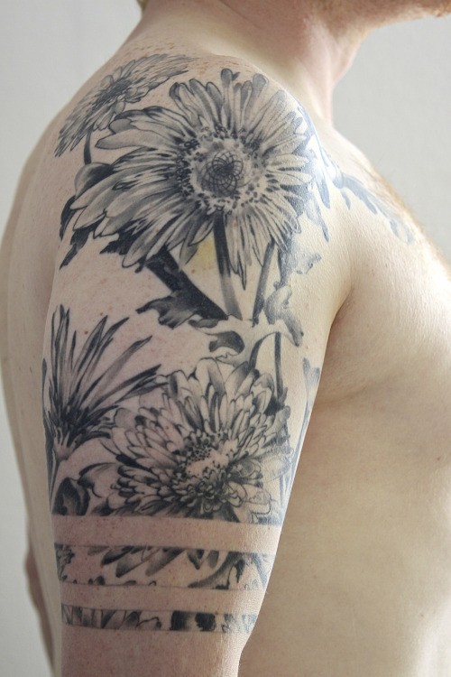 Lifelike natural looking shoulder tattoo of realistic flowers
