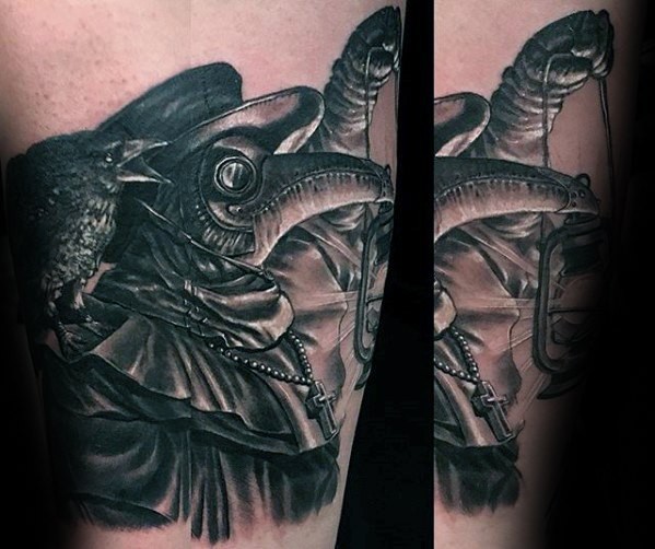 Tatuagem detalhado de vista muito surpreendente realística do doutor da peste com a lâmpada do corvo e de gás