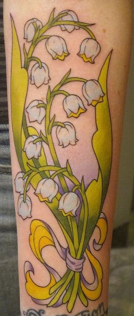 Tatuaje en la pierna, bouquet de lirios del valle