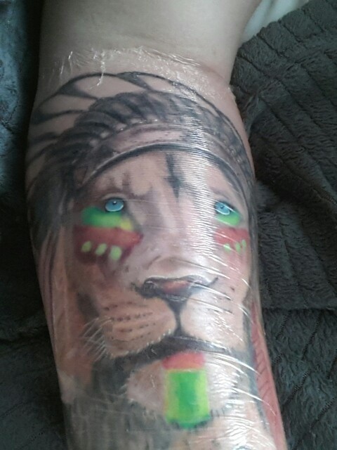 Tatuaje en el brazo, león indiano